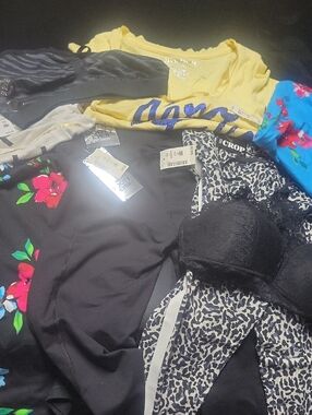 Yellow Graphic Womens  T-Shirt - Unbranded Tanks Yoga Tights 2 2 Bras 2 T's Xs S